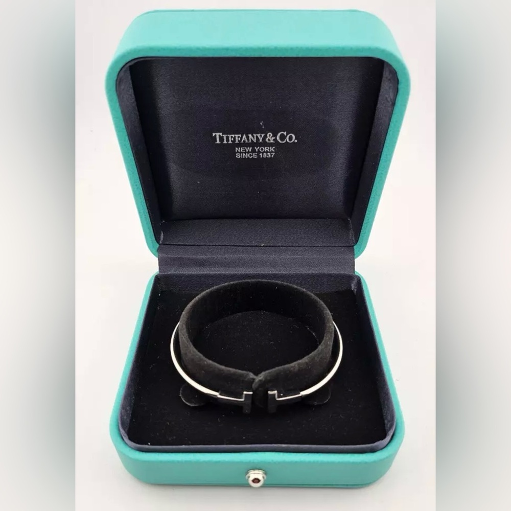 Tiffany T narrow wire bangle in 18k white gold
